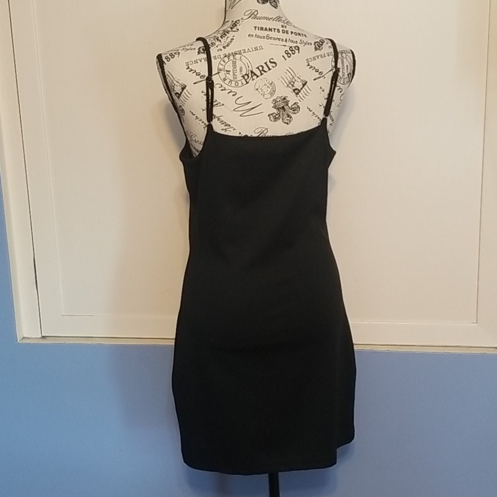 Unique Dress - Picture 11 of 12